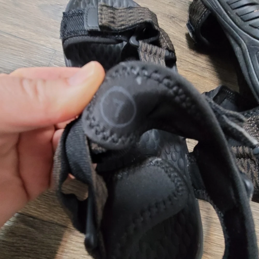 Skechers relaxed fit luxe foam black hiking sandals size men 7